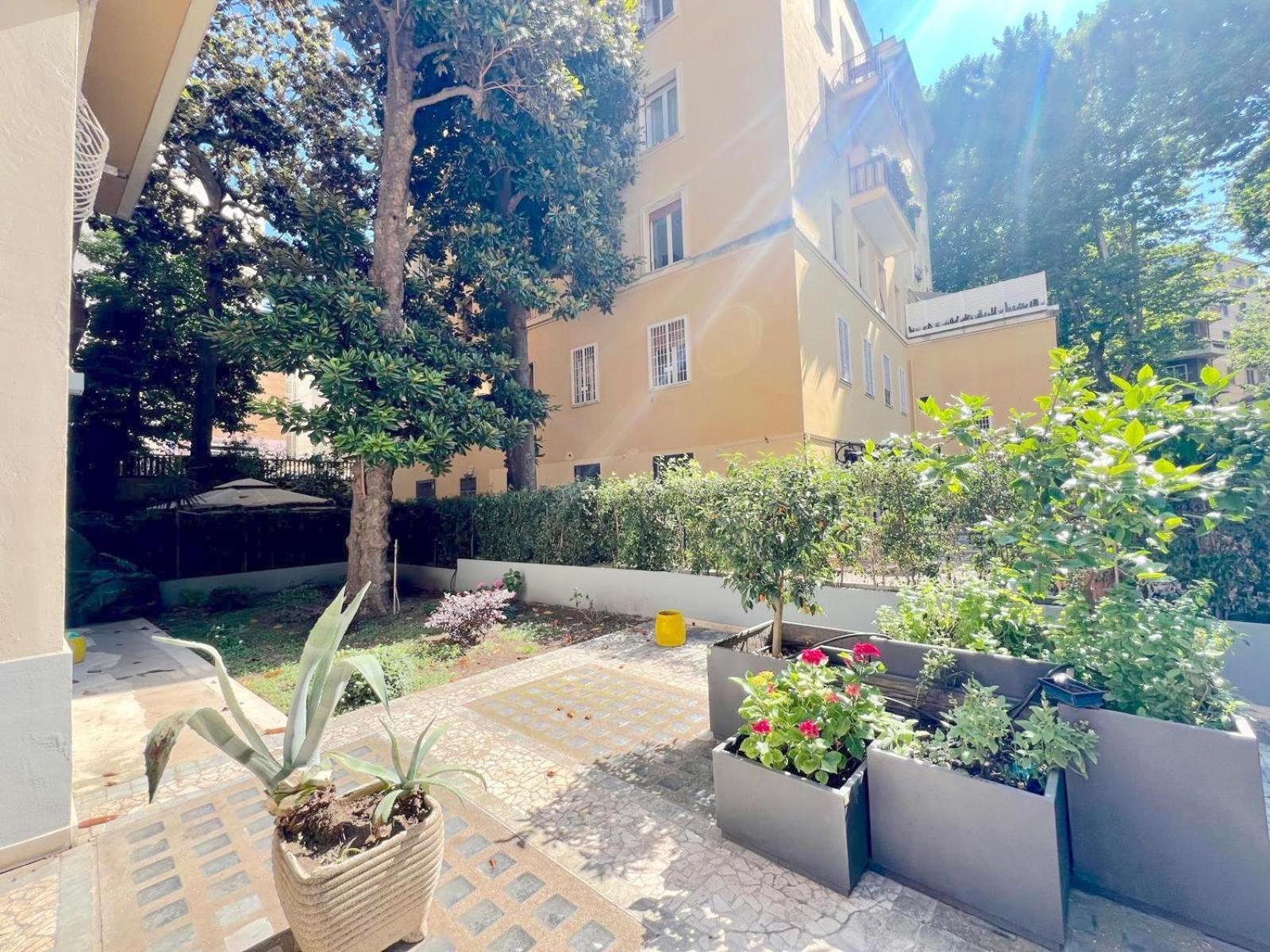 The Garden In Parioli Apartment *