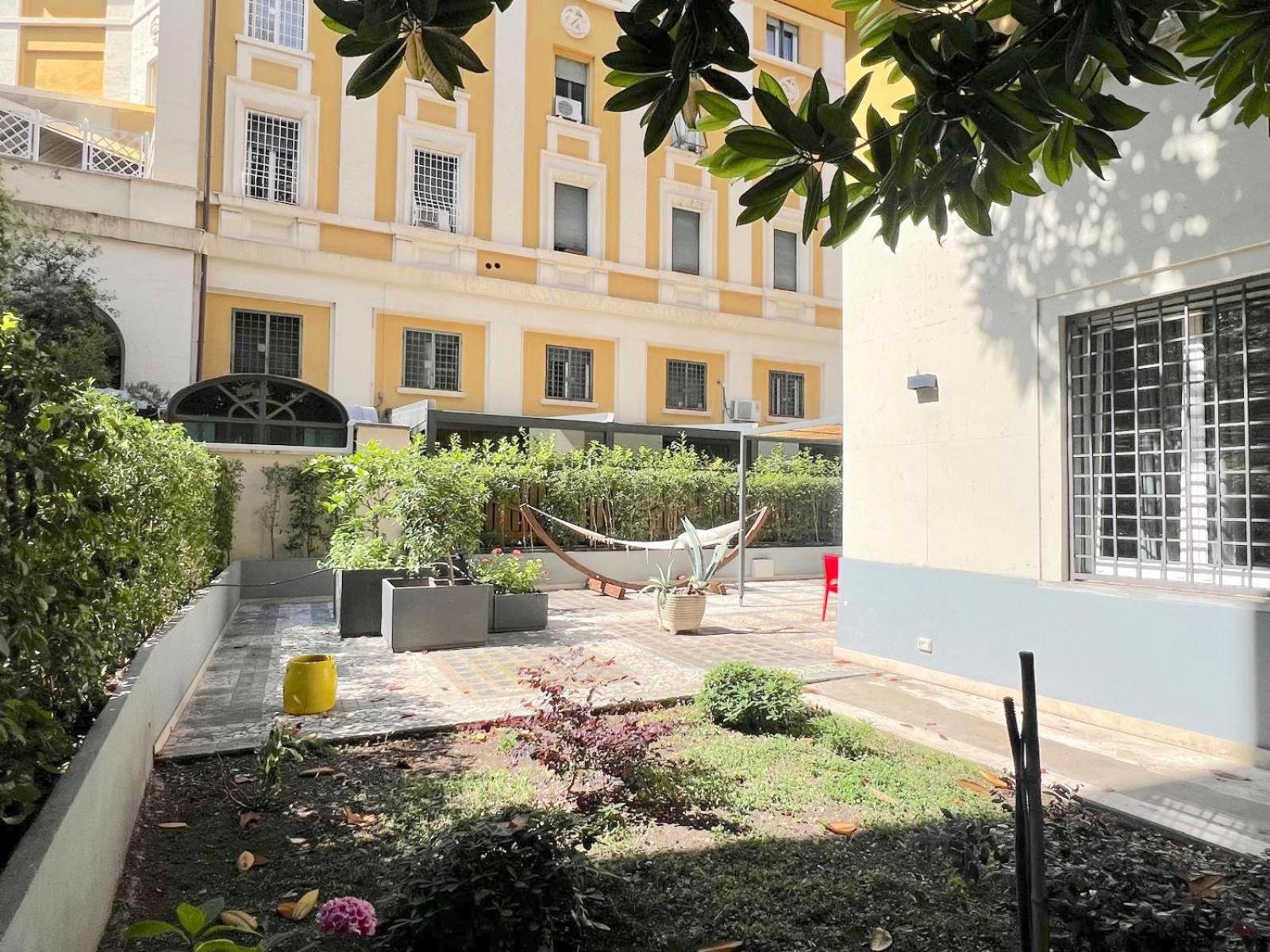 Apartment The Garden In Parioli